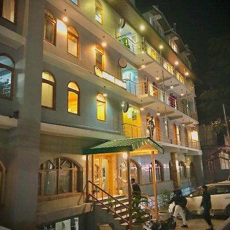 The Avenue Hotel , Manali A River Side Hotel Bagian luar foto