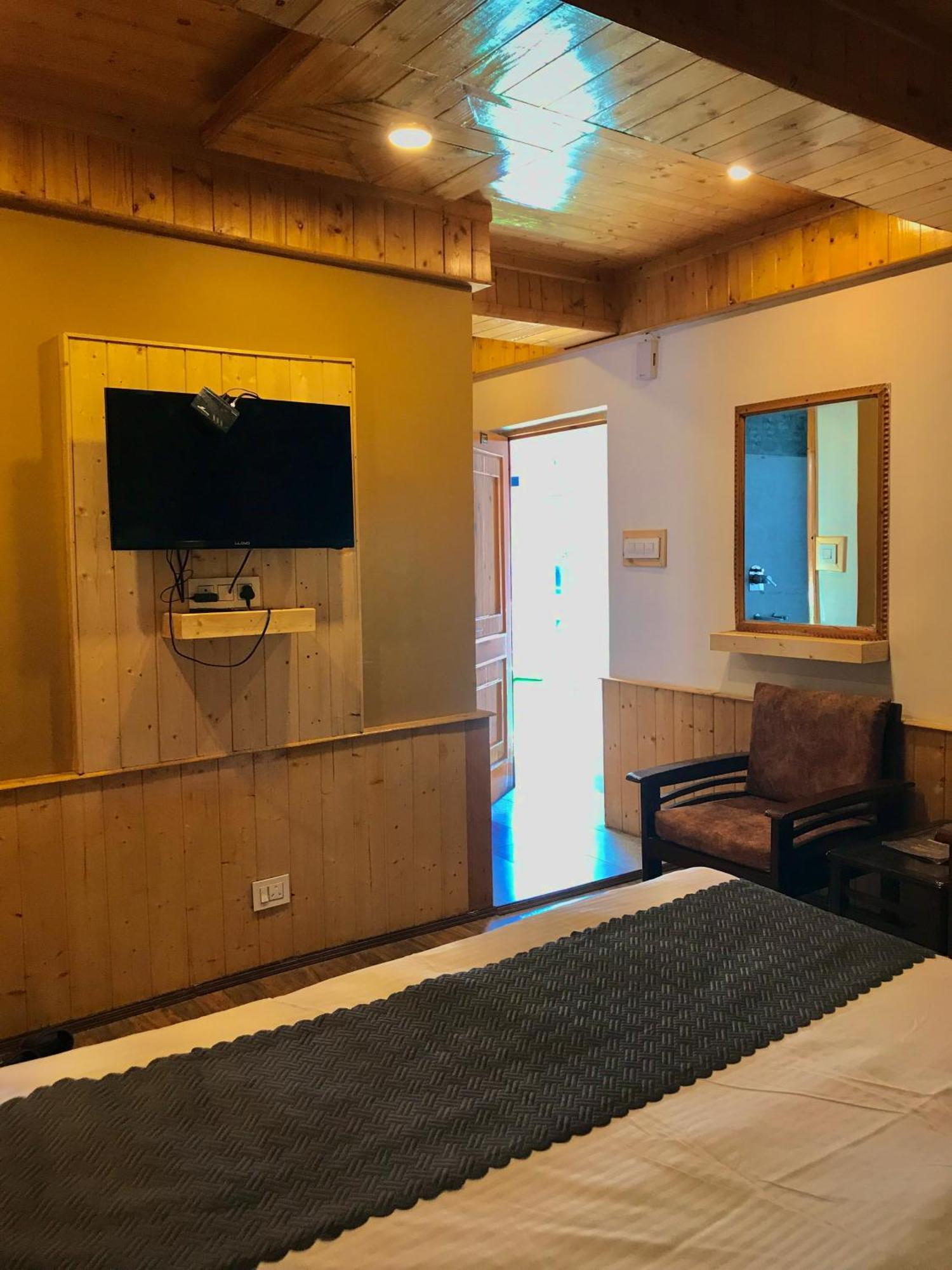 The Avenue Hotel , Manali A River Side Hotel Bagian luar foto