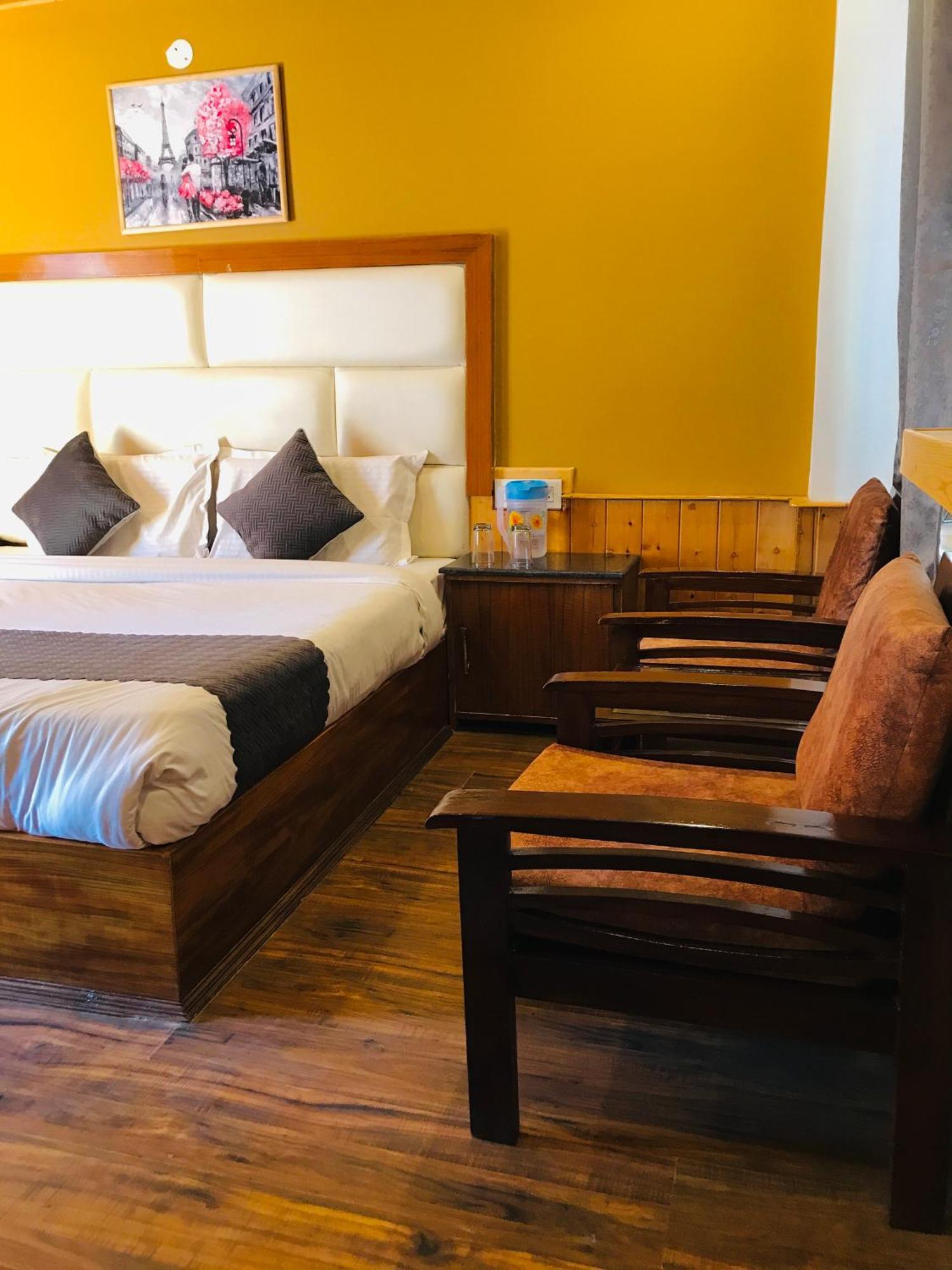 The Avenue Hotel , Manali A River Side Hotel Bagian luar foto