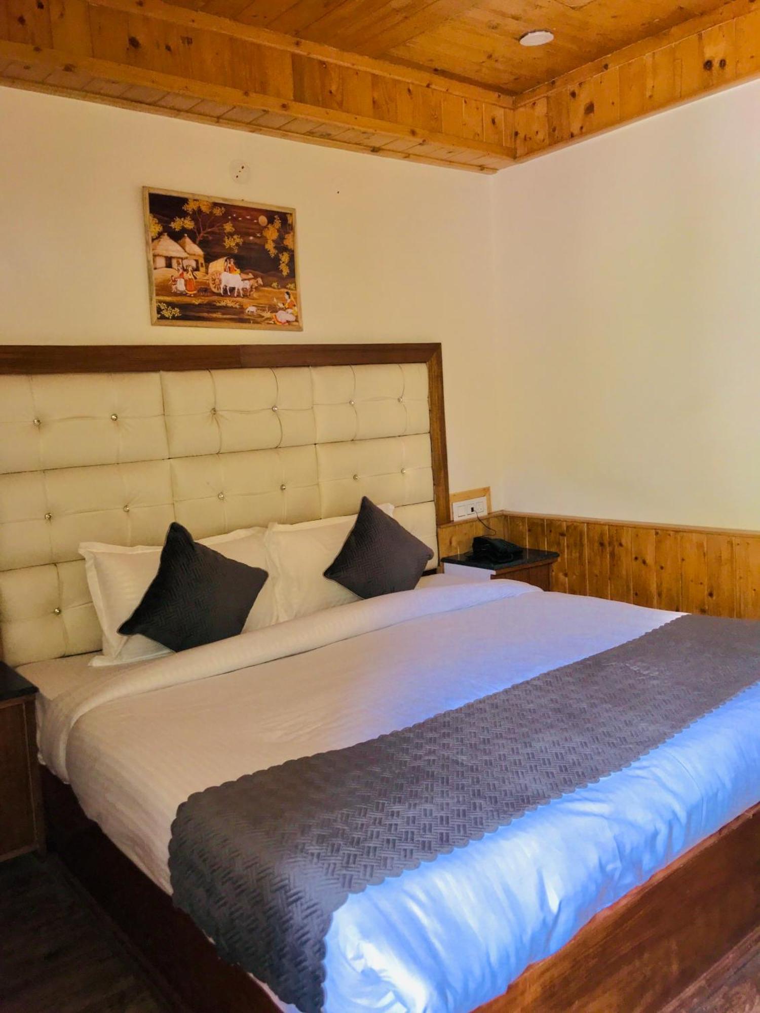 The Avenue Hotel , Manali A River Side Hotel Bagian luar foto