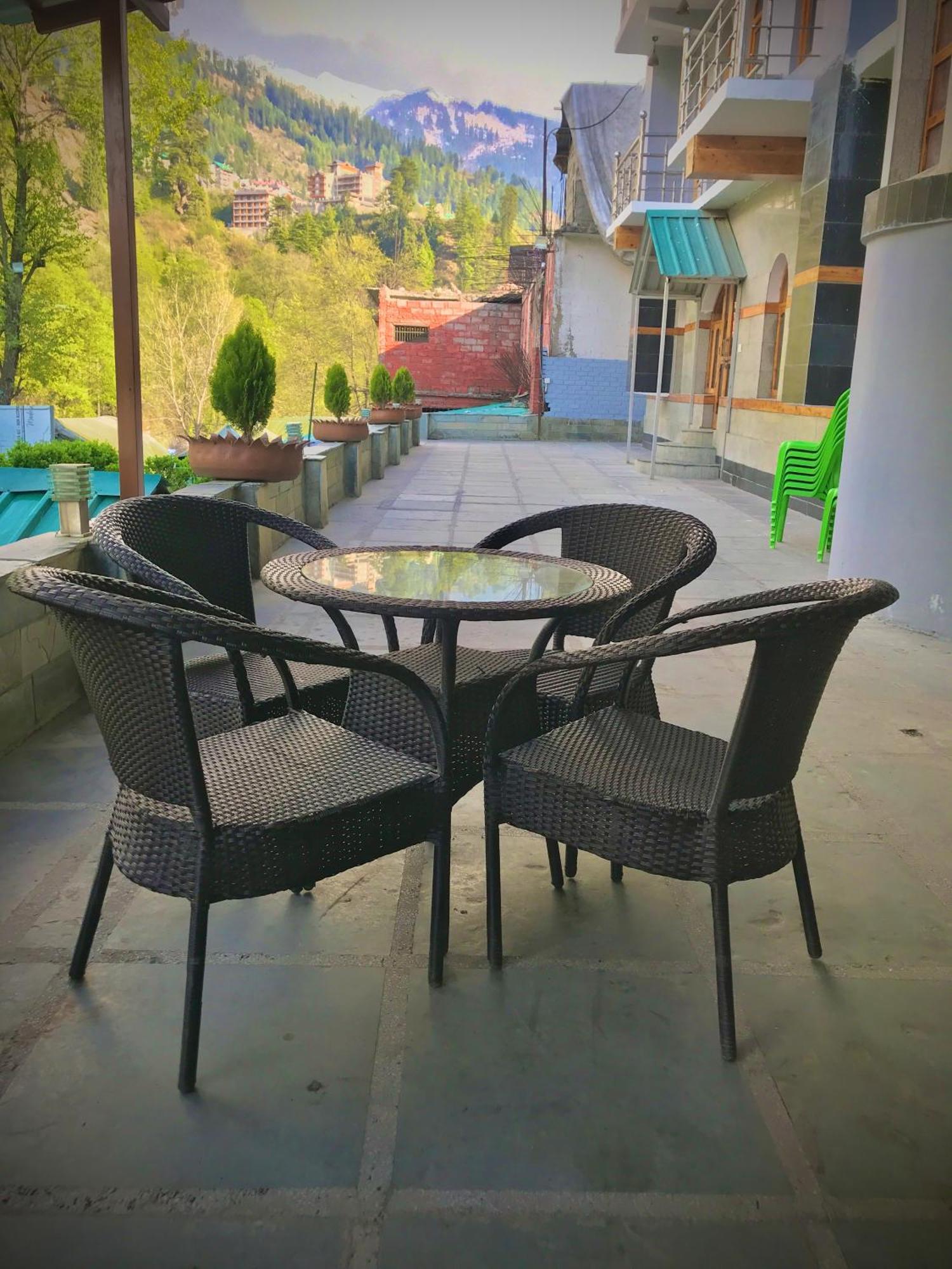 The Avenue Hotel , Manali A River Side Hotel Bagian luar foto