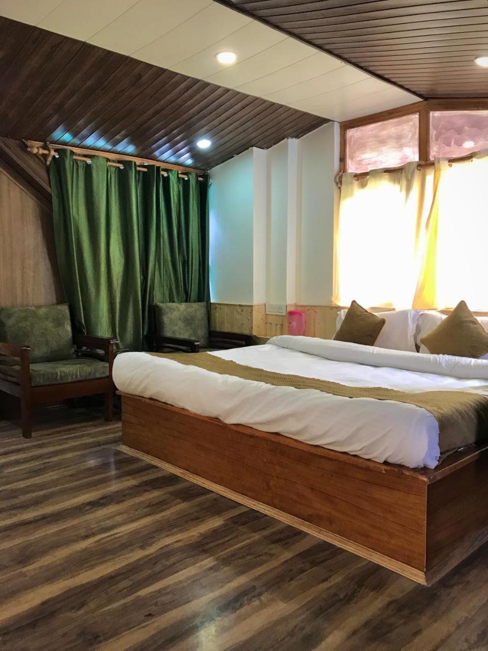 The Avenue Hotel , Manali A River Side Hotel Bagian luar foto