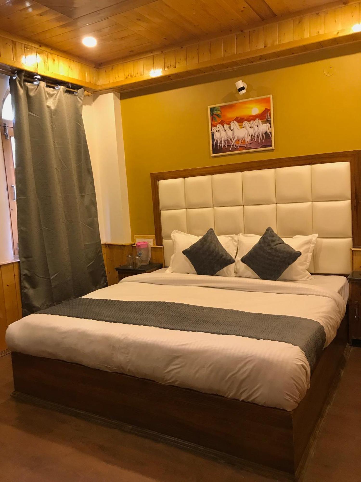The Avenue Hotel , Manali A River Side Hotel Bagian luar foto