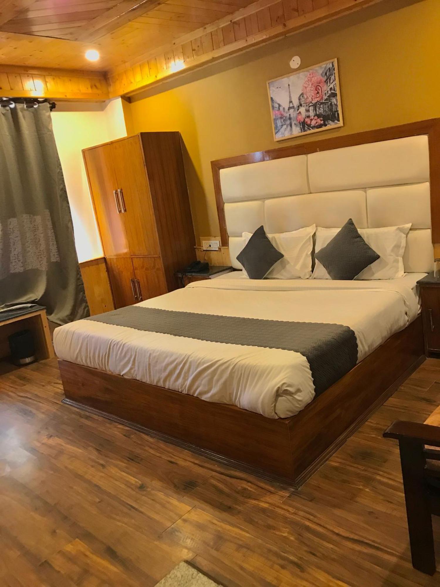 The Avenue Hotel , Manali A River Side Hotel Bagian luar foto