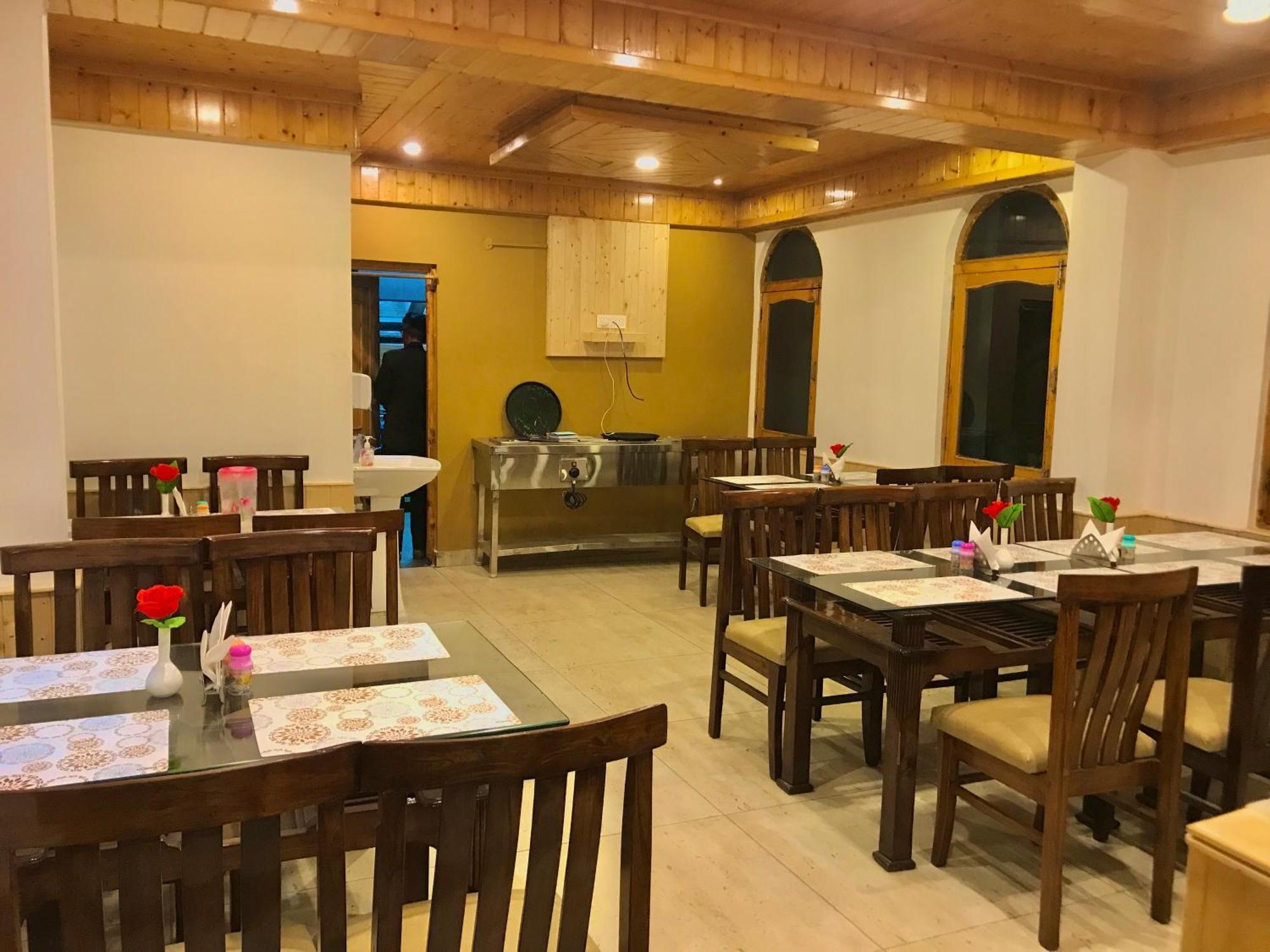 The Avenue Hotel , Manali A River Side Hotel Bagian luar foto